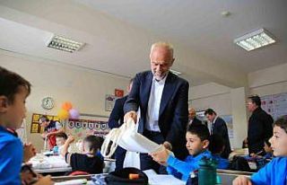 Çekmeköy Belediyesi’nden 50 bin öğrenciye kırtasiye...