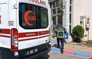 Çekyata eli sıkışan kadını itfaiye kurtardı