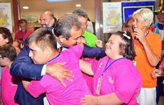 Çetin, özel çocukları yalnız bırakmadı