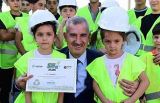 Çevre müfettişi öğrenciler görev başında