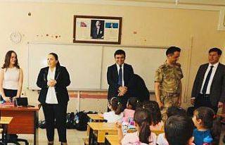 Cizre’de öğrencilere kırtasiye ve çanta yardımı...