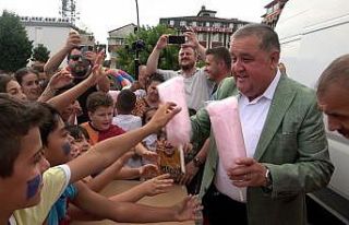 Çocuk şenliğinde pamuk şekeri izdihamı