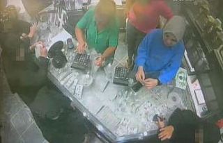 Çocukları hırsızlığa alet ettiler: Kaşla göz...