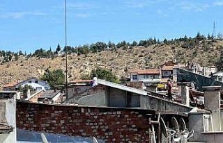 Çocukların çatıdaki tehlikeli oyunu