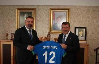 Cumhurbaşkanı Yardımcısı Yılmaz, Çaykur Rizespor’u...