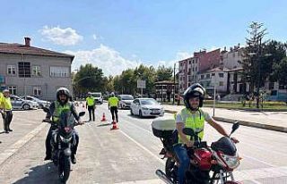 Denetlenen motosikletlilere reflektif yelek hediye...