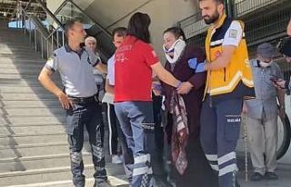 Dengesini kaybeden kadın yürüyen merdivenden düştü