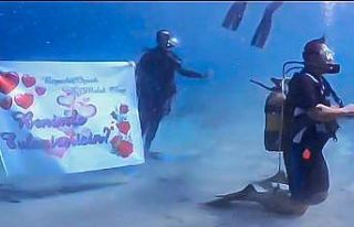 Denizin altında evlenme teklifi