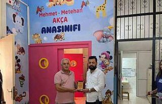 Depremde kaybettiği çocuklarının eğitim gördüğü...