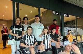 Depremzede çocuklar Beşiktaş-Sivasspor maçını...