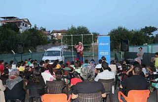 Depremzede çocuklara moral