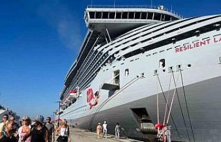 Dev yolcu gemisi 2 bin 300 yolcuyla Bodrum’a geldi