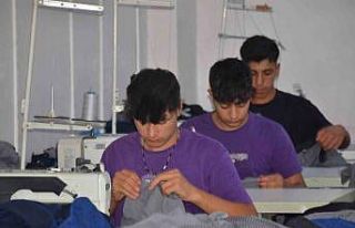 Devlet destekli atölyeler yüzlerce öğrenciye iş...