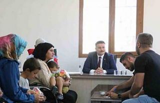 Devlet sıcak yüzünü enkaz kentte gösterdi