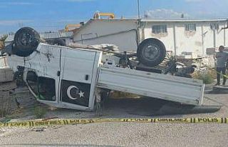 Devrilen kamyonetin sürücüsü yaşamını yitirdi