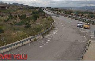 Dikkatsiz sürücülerin kaza anı güvenlik kamerasında