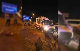 Diyarbakır’da ambulans ile belediye otobüsü çarpıştı:...