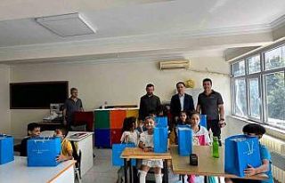 Diyarbakır’da işitme engelli öğrencilere kırtasiye...