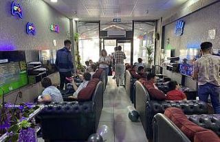 Down sendromlu çocuklar oyun salonunda eğlendi