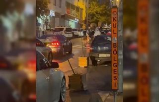 Düğün konvoyunda yolu kapatıp davul çaldılar,...