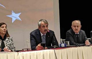 Edirne’de köy muhtarı Vali Sezer için şiir okudu