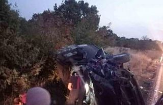 Edirne’de otomobil ile hafif ticari araç çarpıştı:...