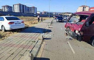 Edirne’de otomobil ve panelvan çarpıştı: 3 yaralı