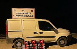 Edremit ve Ayvalık’ta 63 düzensiz göçmen ve...