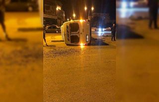 Elazığ’da minibüs ile otomobil çarpıştı:...