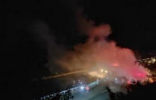Elazığ’da tırın dorsesi alev alev yandı, patlama...
