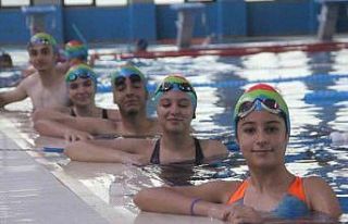 Elazığlı sporcular, şampiyonluk için kulaç atıyor