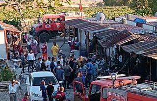 Elektrik kontağından çıkan yangında 5 konteyner...