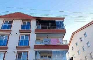 Elektrik tesisatında çıkan yangın evi küle çevirdi