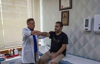 Elektrikli süpürgeden akıma kapıldı, kırılan...