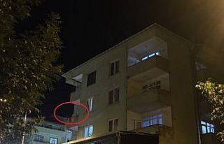 Elinde bıçakla eşini ve 2 yaşındaki çocuğunu...