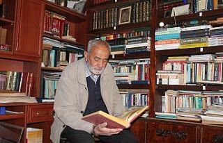 Emekli öğretmen 64 yıldır okuduğu kitapların...