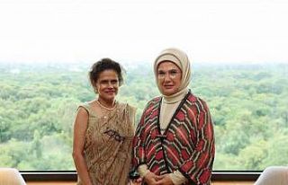 Emine Erdoğan, Earth Foundation’ın Başkanı Bhagat...