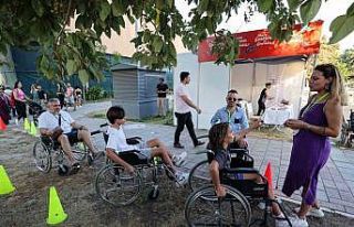 Engellilerin karşılaştıkları zorlukları deneyimlediler