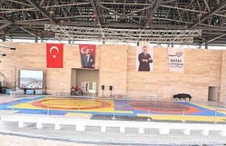 Enkaz kentte 7 farklı ülkeden sporcular mindere...