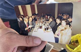 Enkazlardan çıkarılan ‘siyah beyaz’ fotoğraflar...