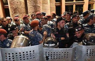 Ermenistan’da polis ile Başbakan Paşinyan karşıtları...