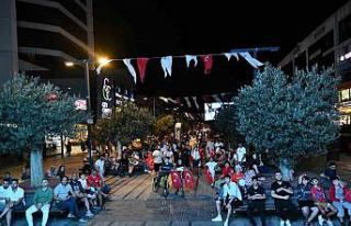 Esenyurtlular Türkiye-Sırbistan maçını dev ekranda...