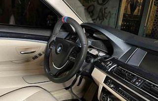 Esenyurt’ta hırsızlar, lüks aracın gösterge...