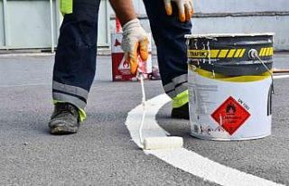 Esenyurt’ta okul bahçeleri renklendirildi