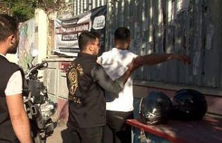 Esenyurt’ta okul önleri ve çevresinde sıkı polis...