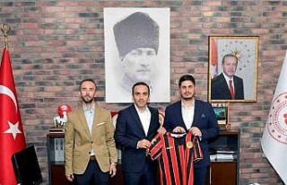 Eskişehirspor yöneticileri Eskişehir Gençlik ve...