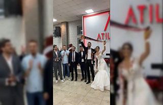 Eskişehirsporlu çift marşlarla düğün salonunu...