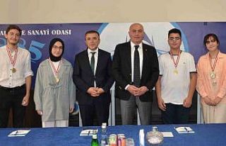 ETSO, başarılı öğrencileri ödüllendirdi