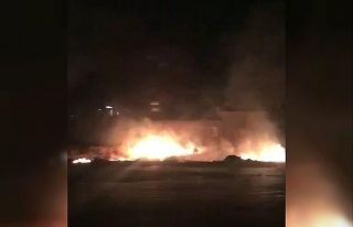 Evlere yakın bölgede çıkan anız yangını korkuttu