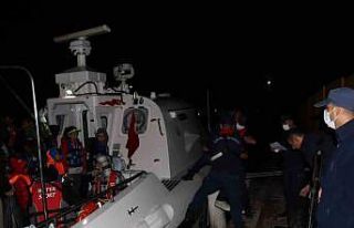 Ezine açıklarında 43 kaçak göçmen yakalandı